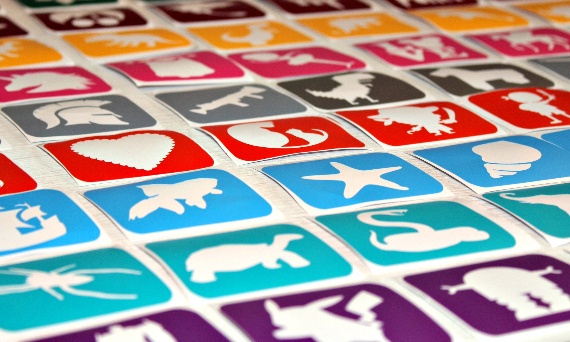 Jak prawidłowo wykonać tatuaż brokatowy?